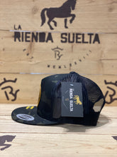 Cargar imagen en el visor de la galería, Official Caballo Bailador Gold Round Camo Snapback Cap
